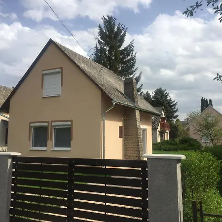 Pipacs Vendeghaz Feriehus